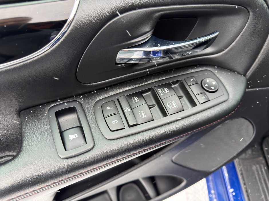 Dodge Grand Caravan Premium Plus PNEUS D'HIVER DEMARREUR PAS ACCIDENTE 2020 INSPECTE+HITCH+VOLANT CHAUFFANT+CUIR/TISSUS+SIEGE ELECTRIQUE+PORTES/HAYON ELECTRIQUE+MAGS 17''