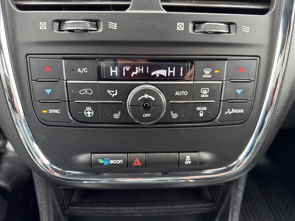 Dodge Grand Caravan Premium Plus PNEUS D'HIVER DEMARREUR PAS ACCIDENTE 2020 INSPECTE+HITCH+VOLANT CHAUFFANT+CUIR/TISSUS+SIEGE ELECTRIQUE+PORTES/HAYON ELECTRIQUE+MAGS 17''