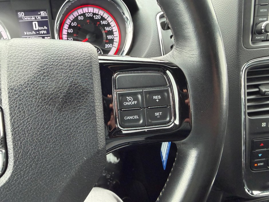 Dodge Grand Caravan Premium Plus PNEUS D'HIVER DEMARREUR PAS ACCIDENTE 2020 INSPECTE+HITCH+VOLANT CHAUFFANT+CUIR/TISSUS+SIEGE ELECTRIQUE+PORTES/HAYON ELECTRIQUE+MAGS 17''