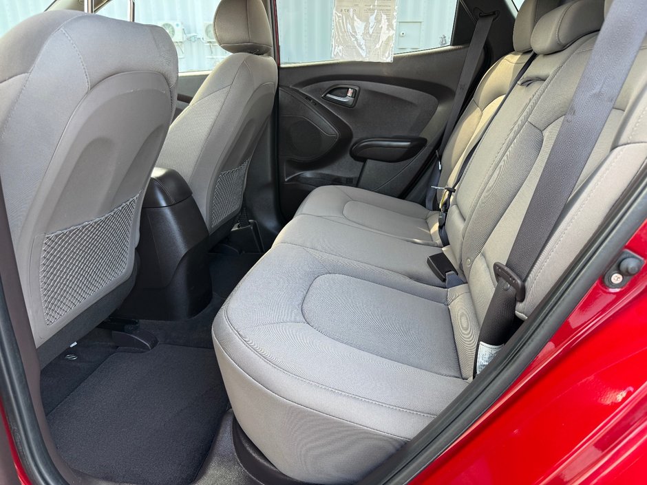 Hyundai Tucson GL TA DEMARREUR SIEGES CHAUFFANTS BLUETOOTH 2015 INSPECTE+AIR CLIMATISE+RADIO SIRIUS+REGULATEUR DE VITESSES+GROUPE ELECTRIQUE+COMMANDES AU VOLANT