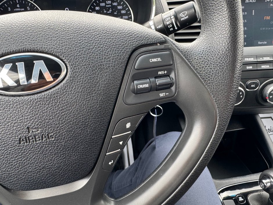 Kia Forte LX+ PNEUS NEUFS APPLE CARPLAY SIEGES CHAUFFANTS 2018 INSPECTE+CAMERA DE RECUL+AIR CLIMATISE+RADIO SIRIUS+REGULATEUR DE VITESSES+PHARES AUTOMATIQUE