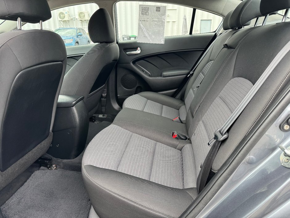 Kia Forte LX+ PNEUS NEUFS APPLE CARPLAY SIEGES CHAUFFANTS 2018 INSPECTE+CAMERA DE RECUL+AIR CLIMATISE+RADIO SIRIUS+REGULATEUR DE VITESSES+PHARES AUTOMATIQUE