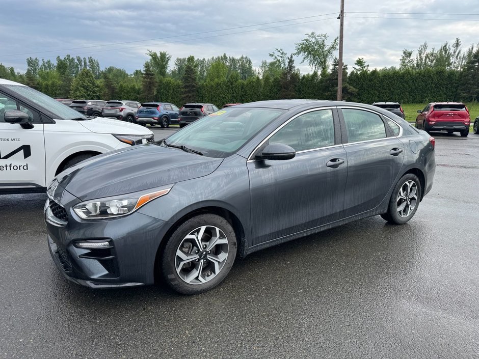 Kia Forte EX VOLANT CHAUFFANT APPLE CARPLAY PAS ACCIDENTE 2021 INSPECTE+DETECTEUR D'ANGLES MORTS+CHARGEUR INDUCTIF POUR CELLULAIRE+CAMERA DE RECUL+MAGS 16''