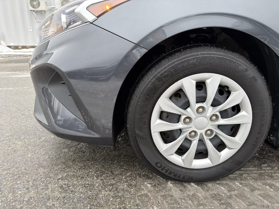 Kia Forte LX APPLE CARPLAY SIEGES CHAUFFANTS PAS ACCIDENTE 2023 INSPECTE+AIR CLIMATISE+BLUETOOTH+REGULATEUR DE VITESSES+PHARES AUTOMATIQUE+COMMANDES AU VOLANT