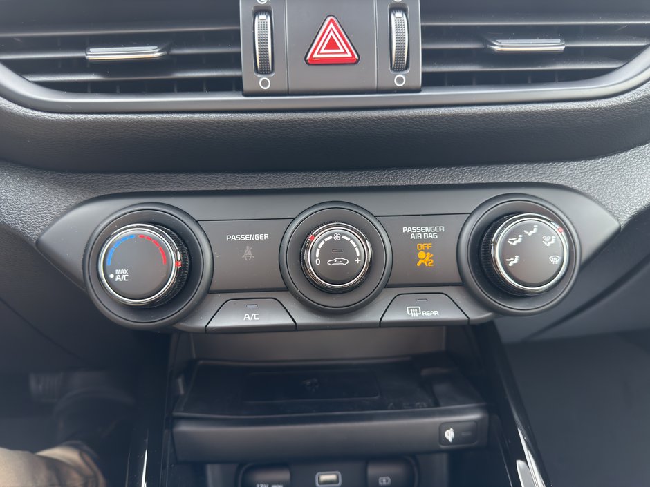 Kia Forte EX+ PNEUS D'HIVER DEMARREUR PAS ACCIDENTE 2023 INSPECTE+TOIT OUVRANT+MAGS 17''+DETECTEUR D'ANGLES MORTS+VOLANT CHAUFFANT+APPLE CARPLAY+BLUETOOTH