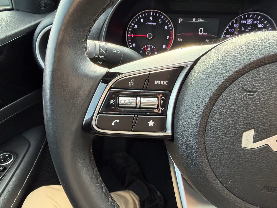 Kia Forte EX+ PNEUS D'HIVER DEMARREUR PAS ACCIDENTE 2023 INSPECTE+TOIT OUVRANT+MAGS 17''+DETECTEUR D'ANGLES MORTS+VOLANT CHAUFFANT+APPLE CARPLAY+BLUETOOTH