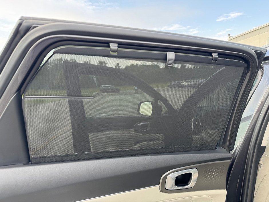 Kia Sorento Plug-In Hybrid PHEV SX AWD PNEUS D'HIVER DEMARREUR PAS ACCIDENTE 2023 INSPECTE+HITCH+INTERIEUR GRIS+CUIR+SIEGES ELECTRIQUES+HAYON INTELLIGENT+GPS+RADIO SIRIUS