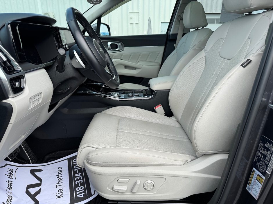Kia Sorento Plug-In Hybrid PHEV SX AWD PNEUS D'HIVER DEMARREUR PAS ACCIDENTE 2023 INSPECTE+HITCH+INTERIEUR GRIS+CUIR+SIEGES ELECTRIQUES+HAYON INTELLIGENT+GPS+RADIO SIRIUS