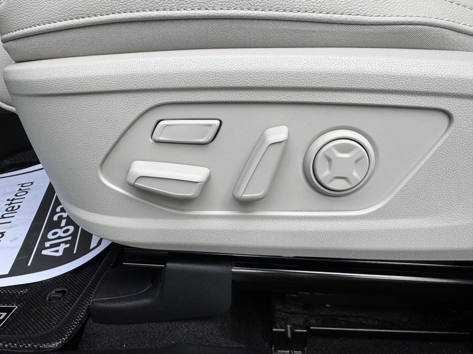 Kia Sorento Plug-In Hybrid PHEV SX AWD PNEUS D'HIVER DEMARREUR PAS ACCIDENTE 2023 INSPECTE+HITCH+INTERIEUR GRIS+CUIR+SIEGES ELECTRIQUES+HAYON INTELLIGENT+GPS+RADIO SIRIUS