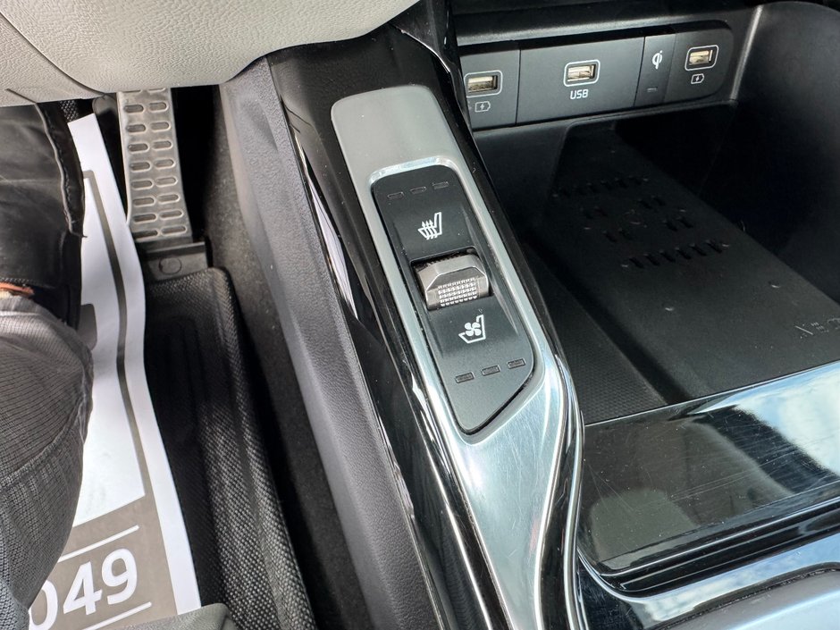 Kia Sorento Plug-In Hybrid PHEV SX AWD PNEUS D'HIVER DEMARREUR PAS ACCIDENTE 2023 INSPECTE+HITCH+INTERIEUR GRIS+CUIR+SIEGES ELECTRIQUES+HAYON INTELLIGENT+GPS+RADIO SIRIUS