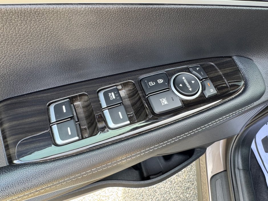 Kia Sorento LX V6 HITCH APPLE CARPLAY PAS ACCIDENTE 2019 INSPECTE+SIEGE CONDUCTEUR ELECTRIQUE+VOLANT CHAUFFANT+CHARGEUR INDUCTIF POUR CELLULAIRE+MAGS 17''
