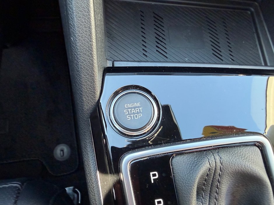 Kia Sportage EX DEMARREUR TOIT PANO PAS ACCIDENTE 2025 INSPECTE+SIEGE ELECTRIQUE+CUIR+VOLANT CHAUFFANT+GPS+REGULATEUR DE VITESSES ADAPTATIF+MAGS 18''