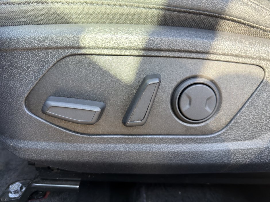 Kia Sportage EX DEMARREUR TOIT PANO PAS ACCIDENTE 2025 INSPECTE+SIEGE ELECTRIQUE+CUIR+VOLANT CHAUFFANT+GPS+REGULATEUR DE VITESSES ADAPTATIF+MAGS 18''