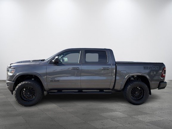 Ram 1500 Sport V8 4X4 DEMARREUR HITCH PAS ACCIDENTE 2022 INSPECTE+LIFT KIT AVEC TABLE+PNEUS TOUTE SAISON AVEC MAGS 20''+CAPOT AERE+TOILE DE CAISSE