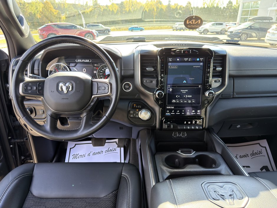 Ram 1500 Sport V8 4X4 DEMARREUR HITCH PAS ACCIDENTE 2022 INSPECTE+LIFT KIT AVEC TABLE+PNEUS TOUTE SAISON AVEC MAGS 20''+CAPOT AERE+TOILE DE CAISSE