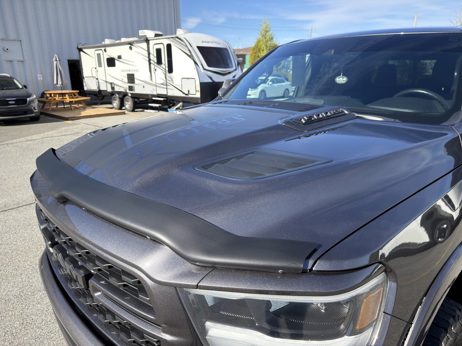 Ram 1500 Sport V8 4X4 DEMARREUR HITCH PAS ACCIDENTE 2022 INSPECTE+LIFT KIT AVEC TABLE+PNEUS TOUTE SAISON AVEC MAGS 20''+CAPOT AERE+TOILE DE CAISSE