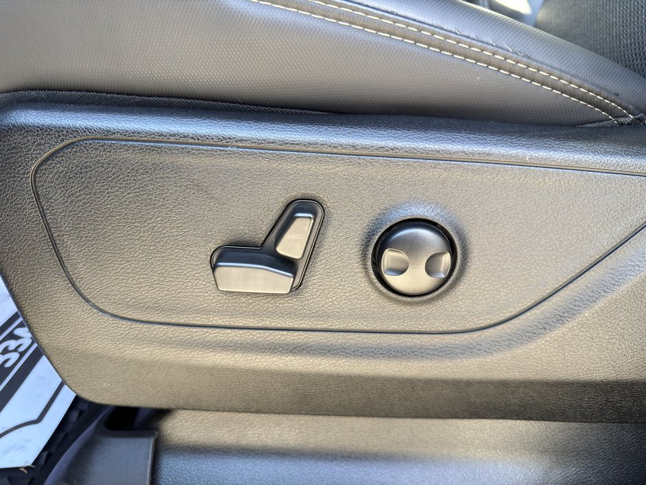 Ram 1500 Sport V8 4X4 DEMARREUR HITCH PAS ACCIDENTE 2022 INSPECTE+LIFT KIT AVEC TABLE+PNEUS TOUTE SAISON AVEC MAGS 20''+CAPOT AERE+TOILE DE CAISSE