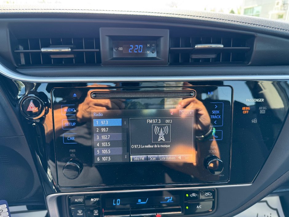 Toyota Corolla LE CAMERA RECUL SIEGES CHAUFFANTS PAS ACCIDENTE 2017 INSPECTE+AIR CLIMATISE+REGULATEUR DE VITESSES+BLUETOOTH+GROUPE ELECTRIQUE+PHARES AUTOMATIQUE