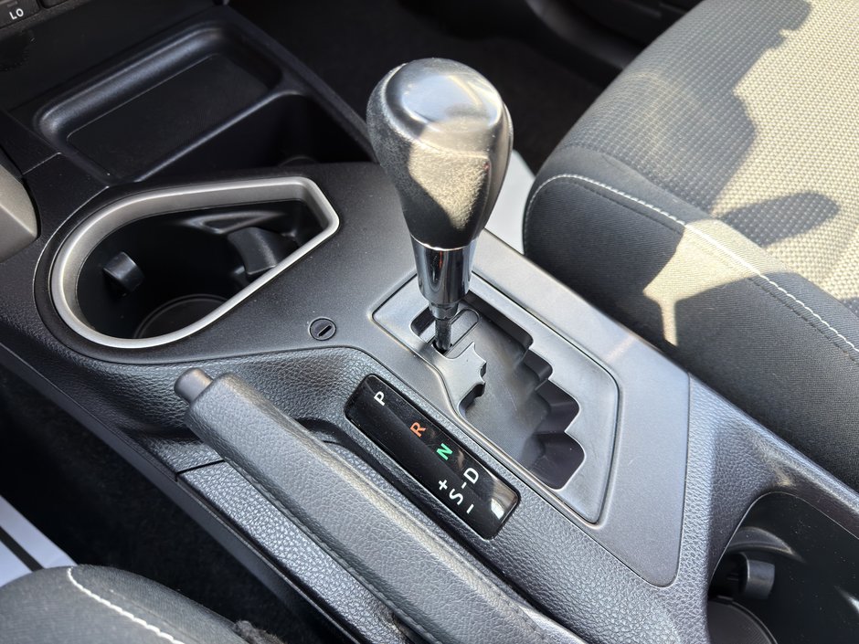 Toyota RAV4 XLE AWD PNEUS D'HIVER HITCH PAS ACCIDENTE 2017 INSPECTE+DETECTEUR D'ANGLES MORTS+HAYON ELECTRIQUE+TOIT OUVRANT+SIEGES CHAUFFANTS+MAGS 17''