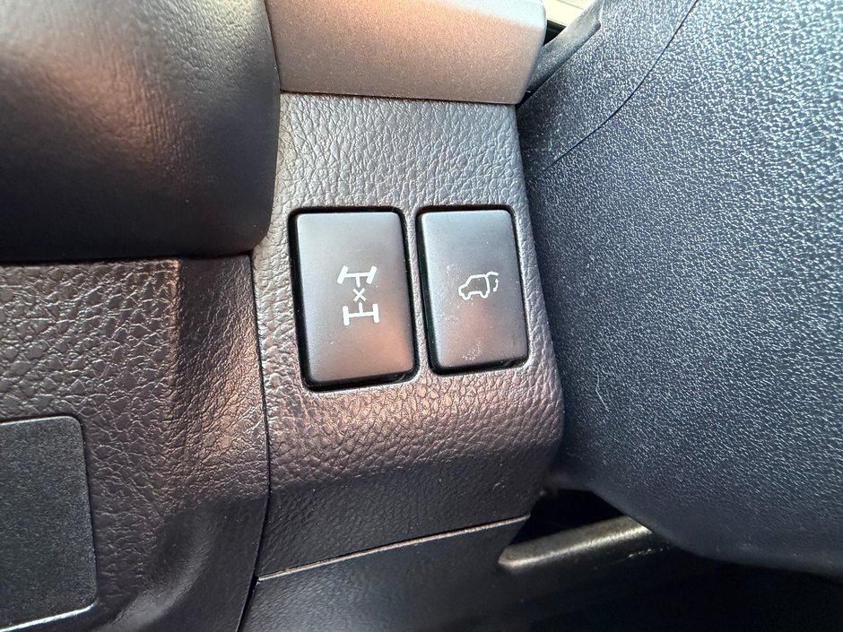 Toyota RAV4 XLE AWD PNEUS D'HIVER HITCH PAS ACCIDENTE 2017 INSPECTE+DETECTEUR D'ANGLES MORTS+HAYON ELECTRIQUE+TOIT OUVRANT+SIEGES CHAUFFANTS+MAGS 17''