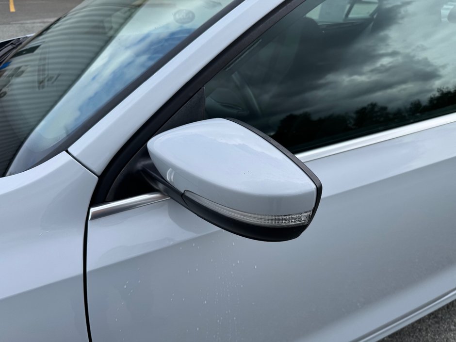 Volkswagen Jetta Wolfsburg Edition PNEUS D'HIVER TOIT OUVRANT 2017 INSPECTE+SIEGE CONDUCTEUR ELECTRIQUE+CAMERA DE RECU+SIEGES CHAUFFANT+PHARE AUTOMATIQUE+AIR CLIMATISE