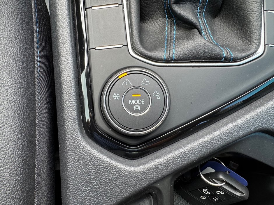 Volkswagen Taos Comfortline Black Edition AWD PAS ACCIDENTE 2024 INSPECTE+DEMARREUR+TOIT PANORAMIQUE+SIEGE ELECTRIQUE+ANDROID AUTO/APPLE CARPLAY+BOUTON POUSSOIR