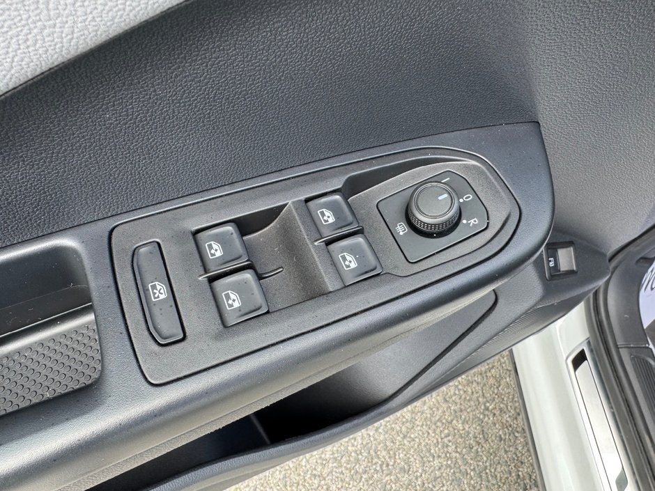 Volkswagen Taos Comfortline Black Edition AWD PAS ACCIDENTE 2024 INSPECTE+DEMARREUR+TOIT PANORAMIQUE+SIEGE ELECTRIQUE+ANDROID AUTO/APPLE CARPLAY+BOUTON POUSSOIR