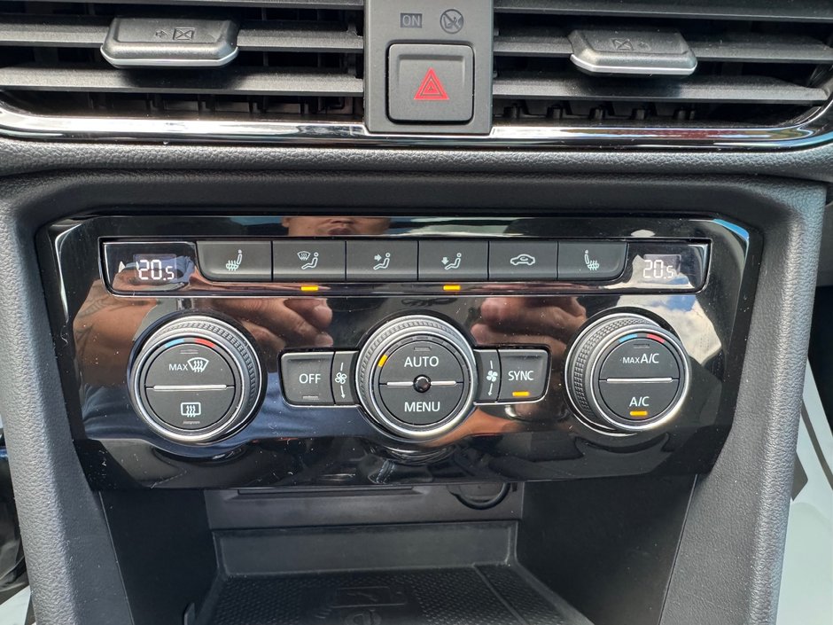Volkswagen Taos Comfortline Black Edition AWD PAS ACCIDENTE 2024 INSPECTE+DEMARREUR+TOIT PANORAMIQUE+SIEGE ELECTRIQUE+ANDROID AUTO/APPLE CARPLAY+BOUTON POUSSOIR