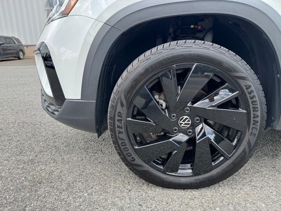 Volkswagen Taos Comfortline Black Edition AWD PAS ACCIDENTE 2024 INSPECTE+DEMARREUR+TOIT PANORAMIQUE+SIEGE ELECTRIQUE+ANDROID AUTO/APPLE CARPLAY+BOUTON POUSSOIR