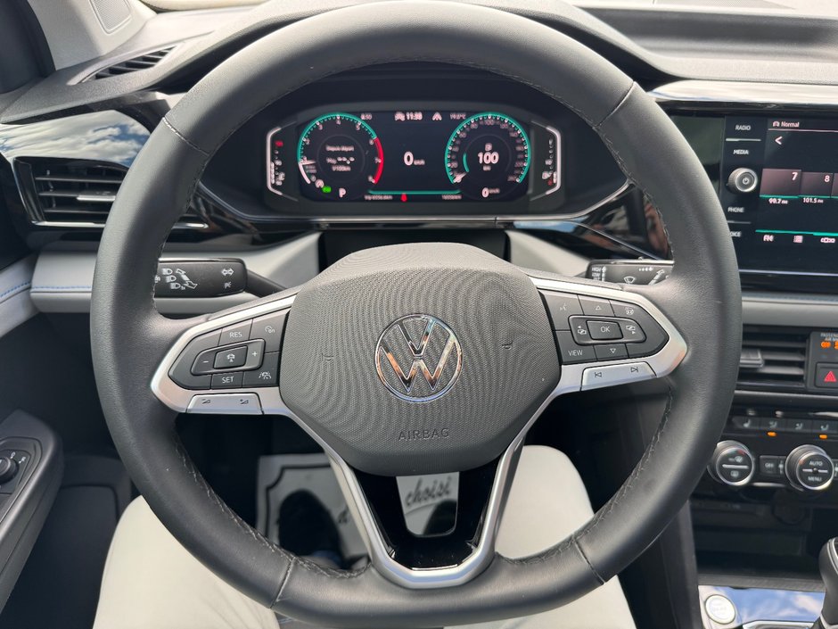 Volkswagen Taos Comfortline Black Edition AWD PAS ACCIDENTE 2024 INSPECTE+DEMARREUR+TOIT PANORAMIQUE+SIEGE ELECTRIQUE+ANDROID AUTO/APPLE CARPLAY+BOUTON POUSSOIR