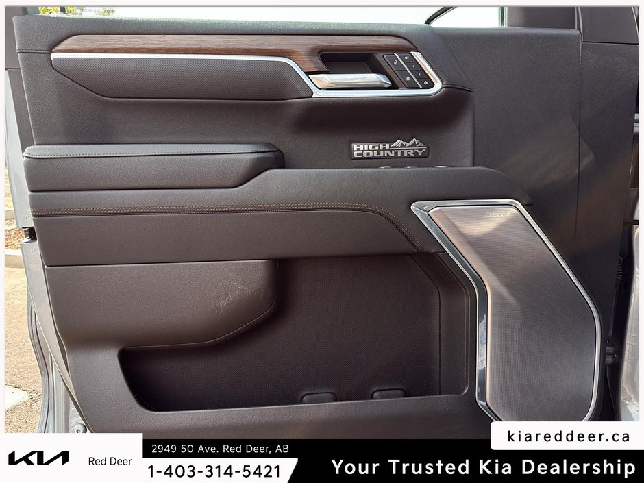 2023 Chevrolet Silverado 1500 High Country-17