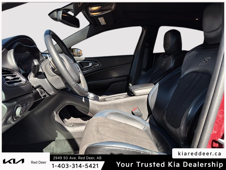 2016 Chrysler 200 S-9
