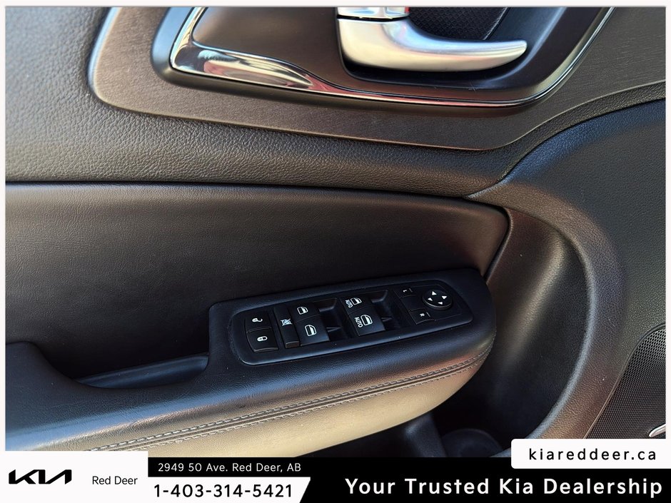 2016 Chrysler 200 S-16