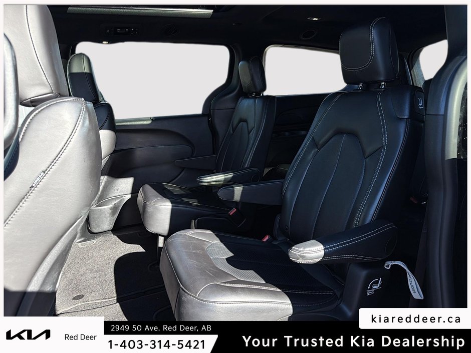 2024 Chrysler Pacifica Touring-L-18