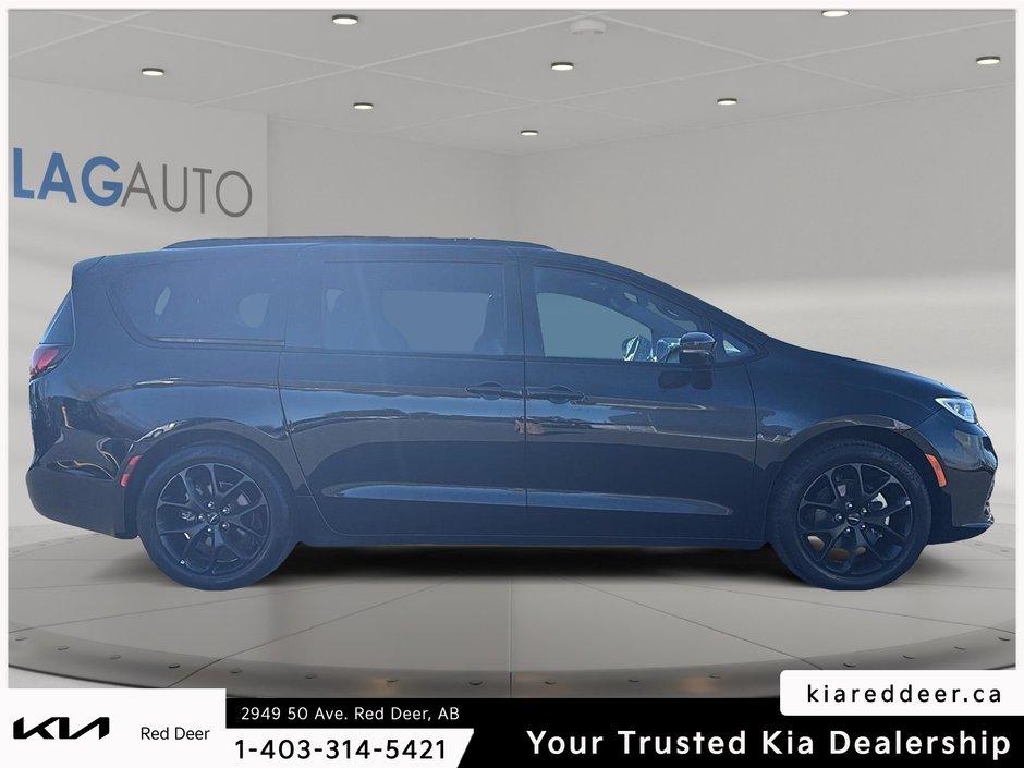 2024 Chrysler Pacifica Touring-L-5