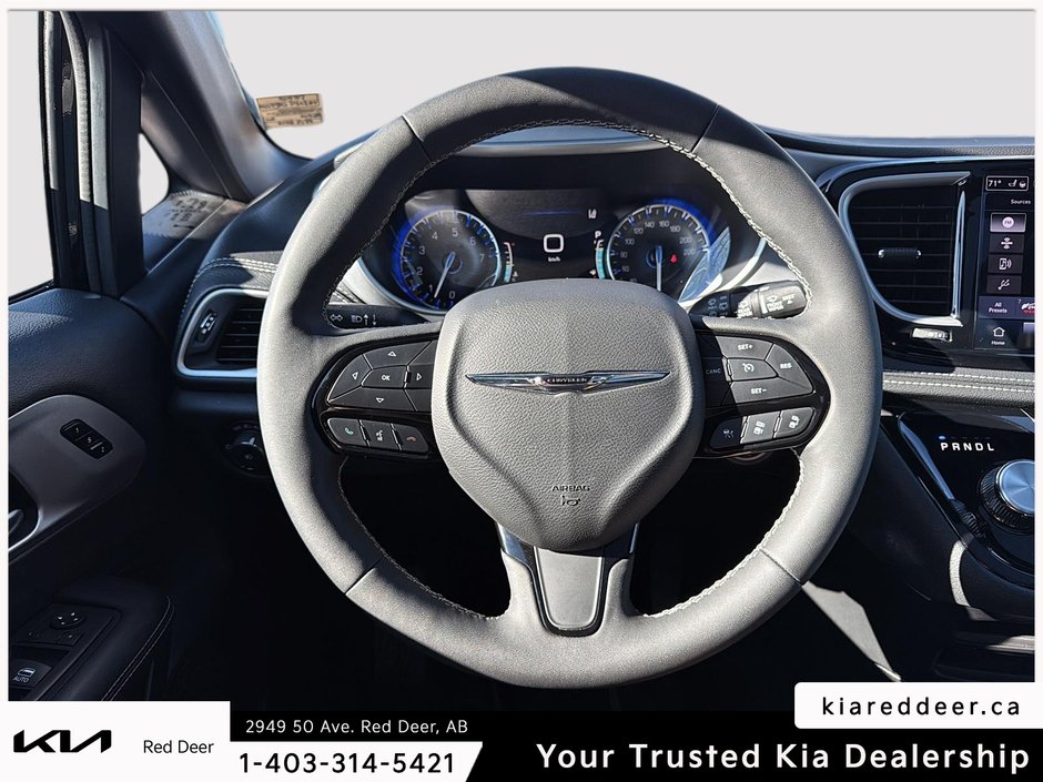 2024 Chrysler Pacifica Touring-L-10