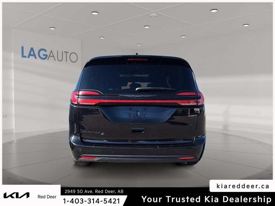 2024 Chrysler Pacifica Touring-L-3