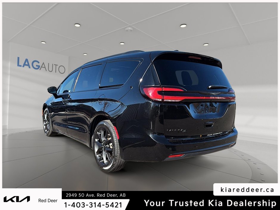 2024 Chrysler Pacifica Touring-L-2