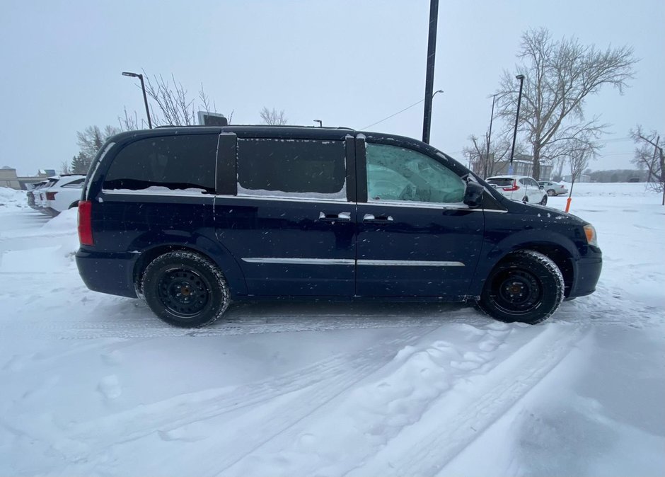 2014 Chrysler Town & Country Touring-5