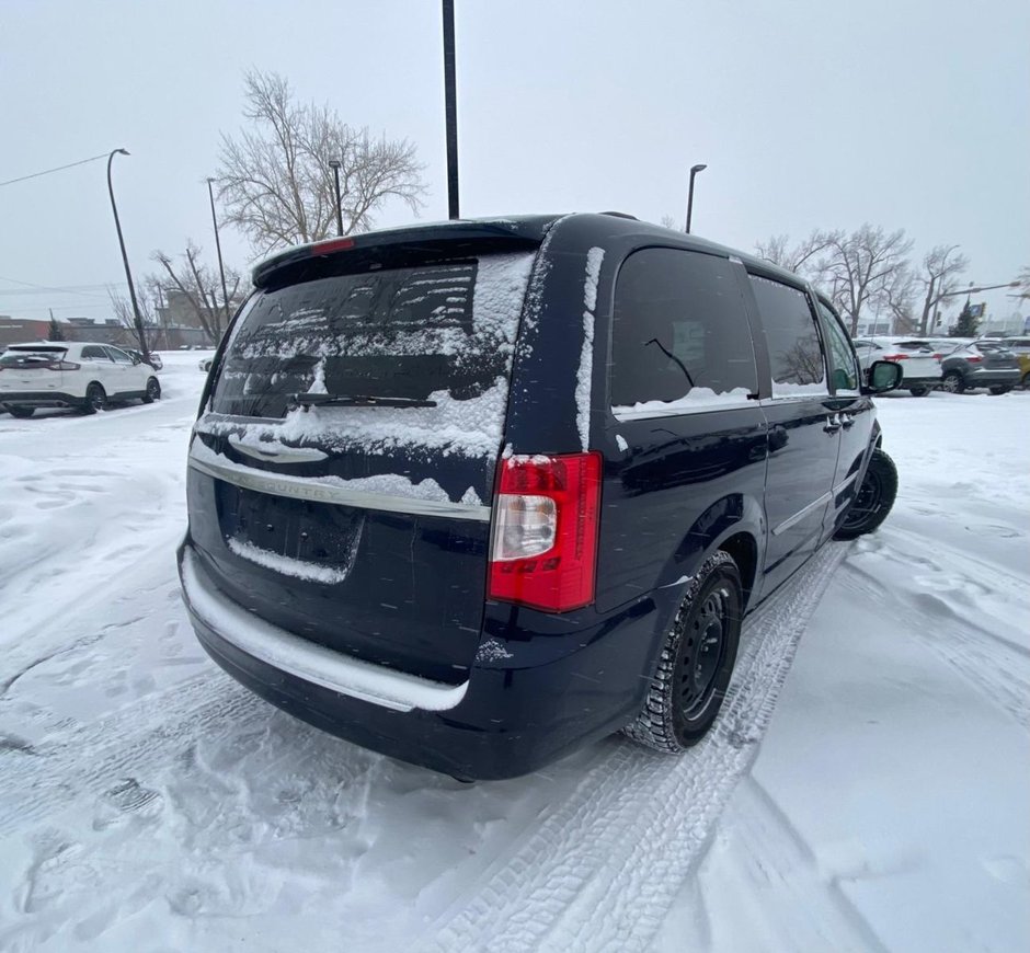 2014 Chrysler Town & Country Touring-4