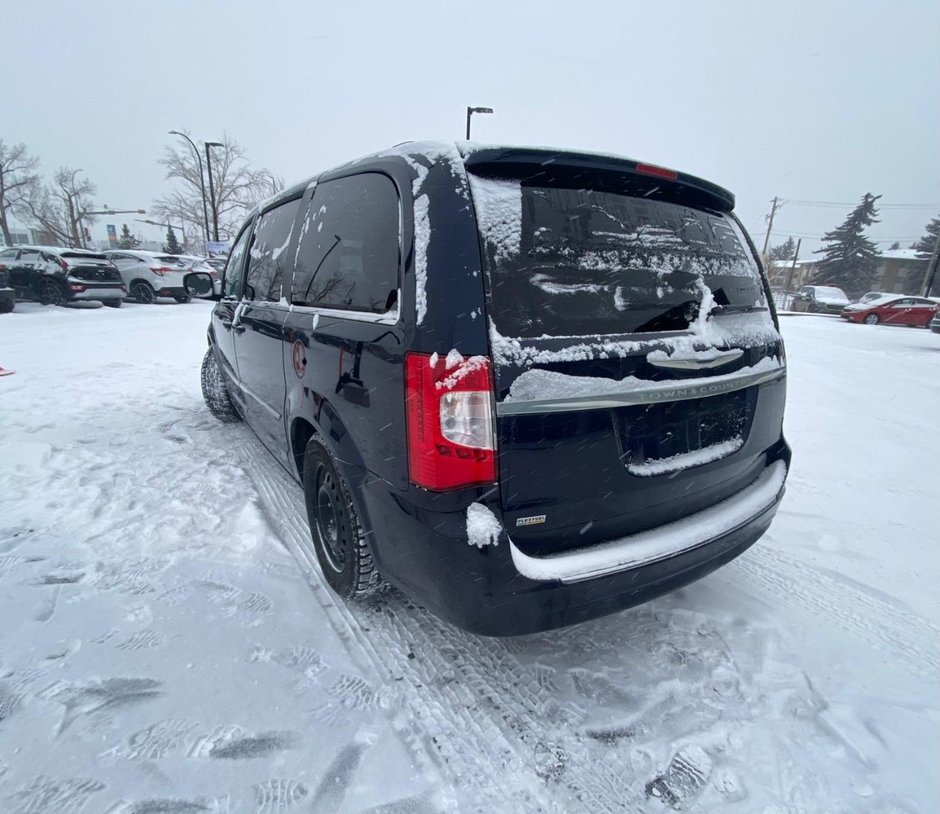 2014 Chrysler Town & Country Touring-2