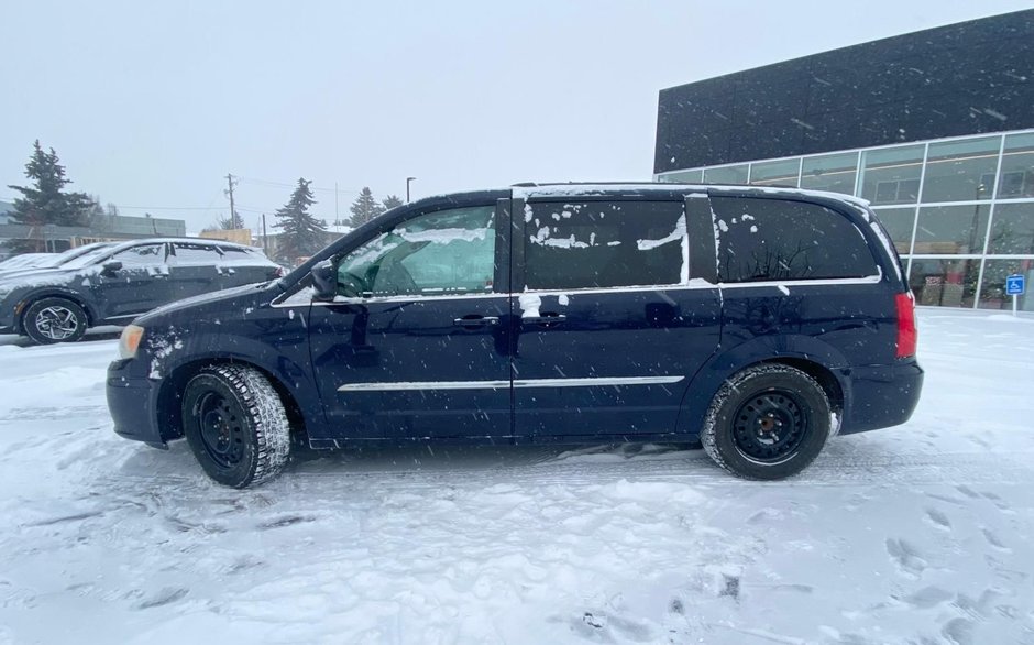 2014 Chrysler Town & Country Touring-1