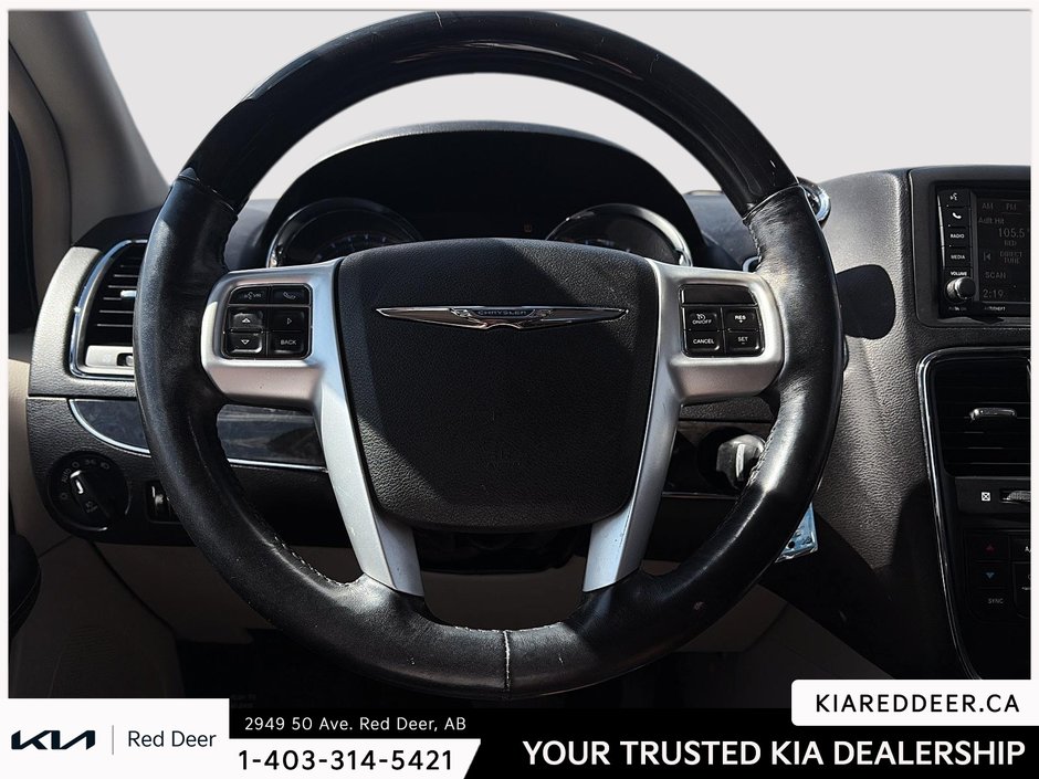 2015 Chrysler Town & Country Limited-10