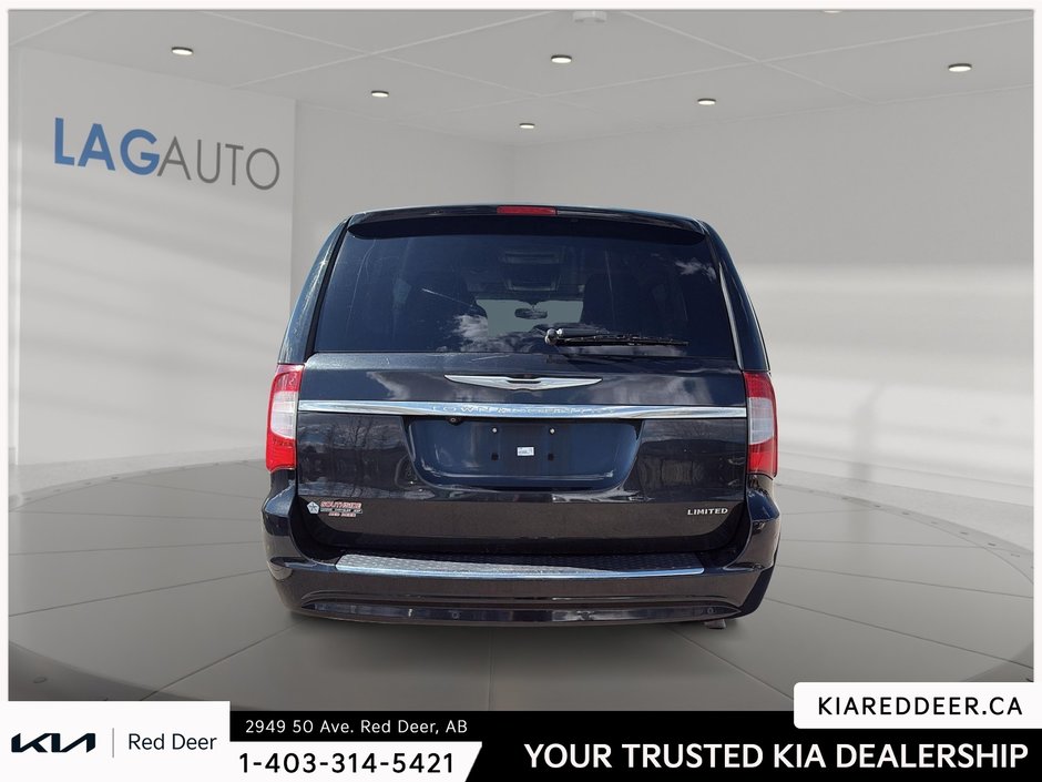 2015 Chrysler Town & Country Limited-3