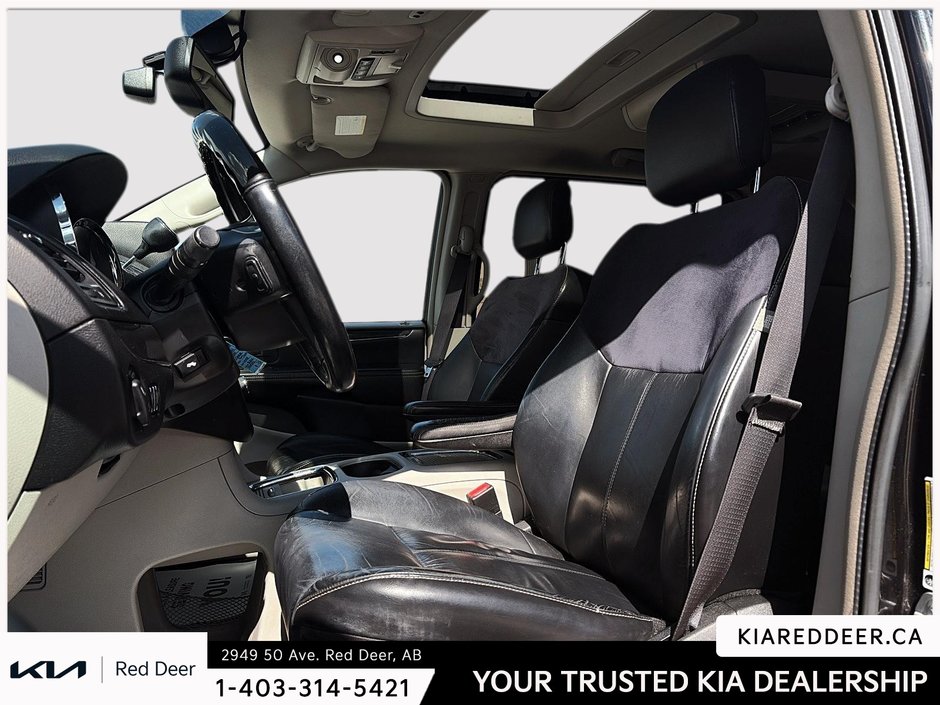 2015 Chrysler Town & Country Limited-9