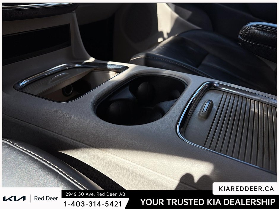 2015 Chrysler Town & Country Limited-15