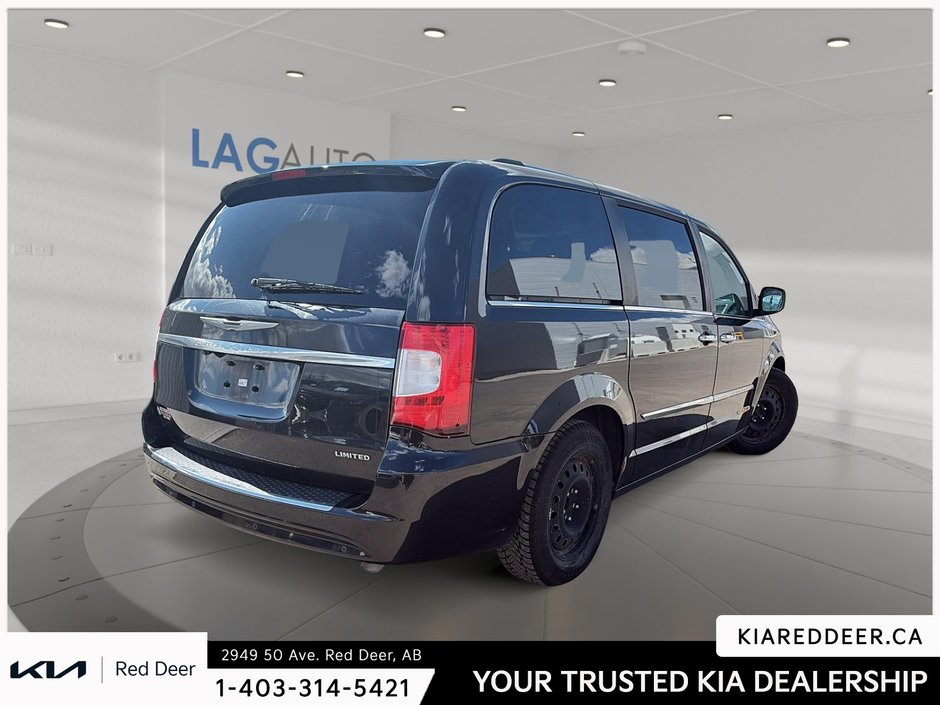 2015 Chrysler Town & Country Limited-4
