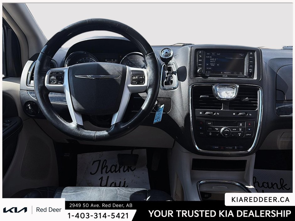 2015 Chrysler Town & Country Limited-19