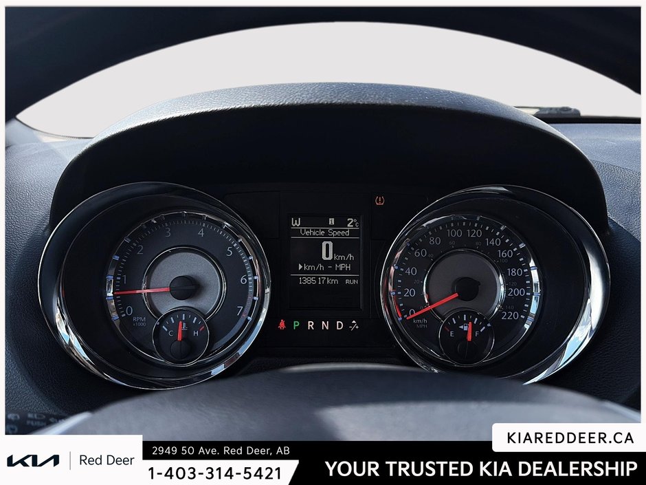 2015 Chrysler Town & Country Limited-11