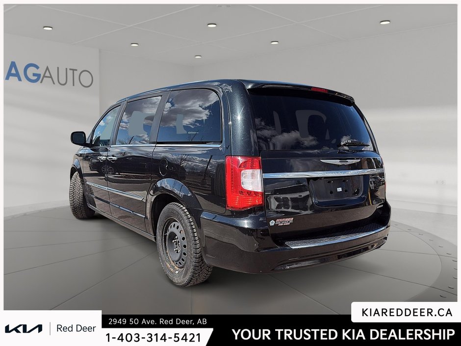 2015 Chrysler Town & Country Limited-2